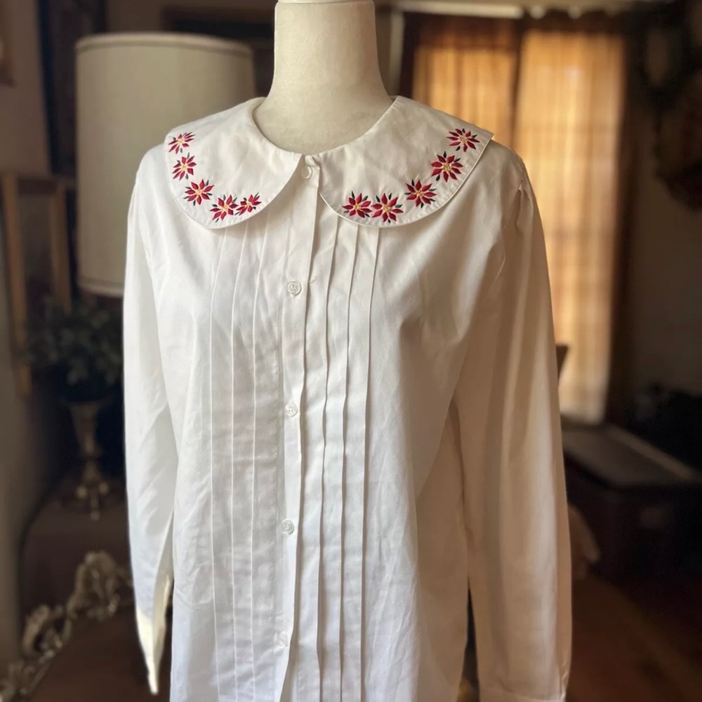 Vintage white Blouse with floral Christmas Embroidered Collar size 10